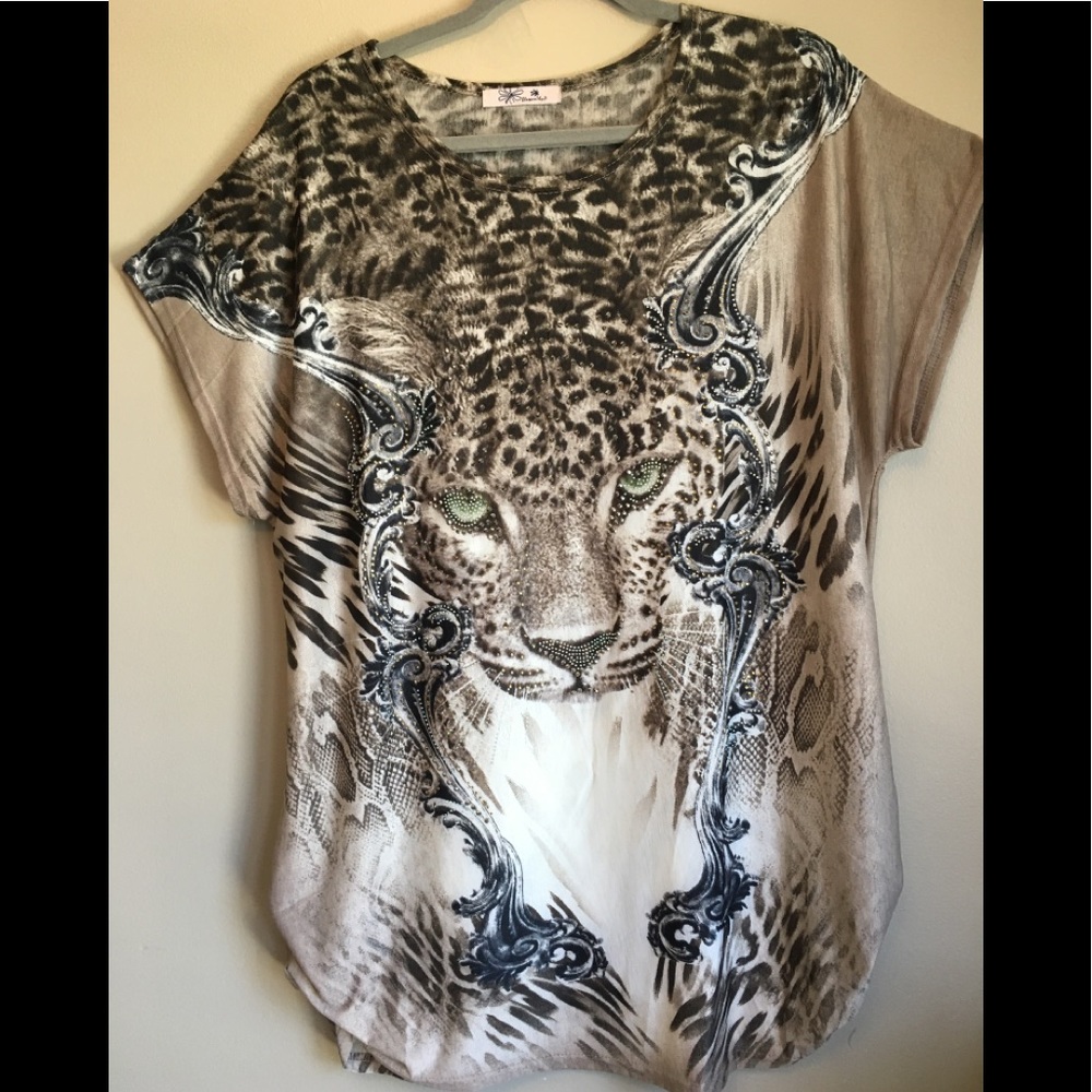 Animal print XL top with sparkle!!